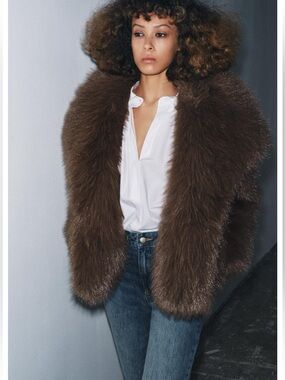 ZARA
ZW COLLECTION FAUX FUR SHORT COAT